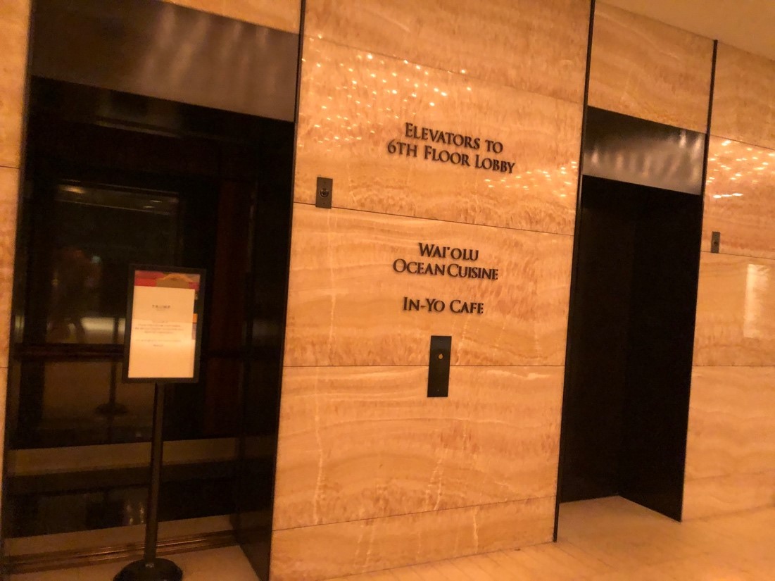 エレベーター前