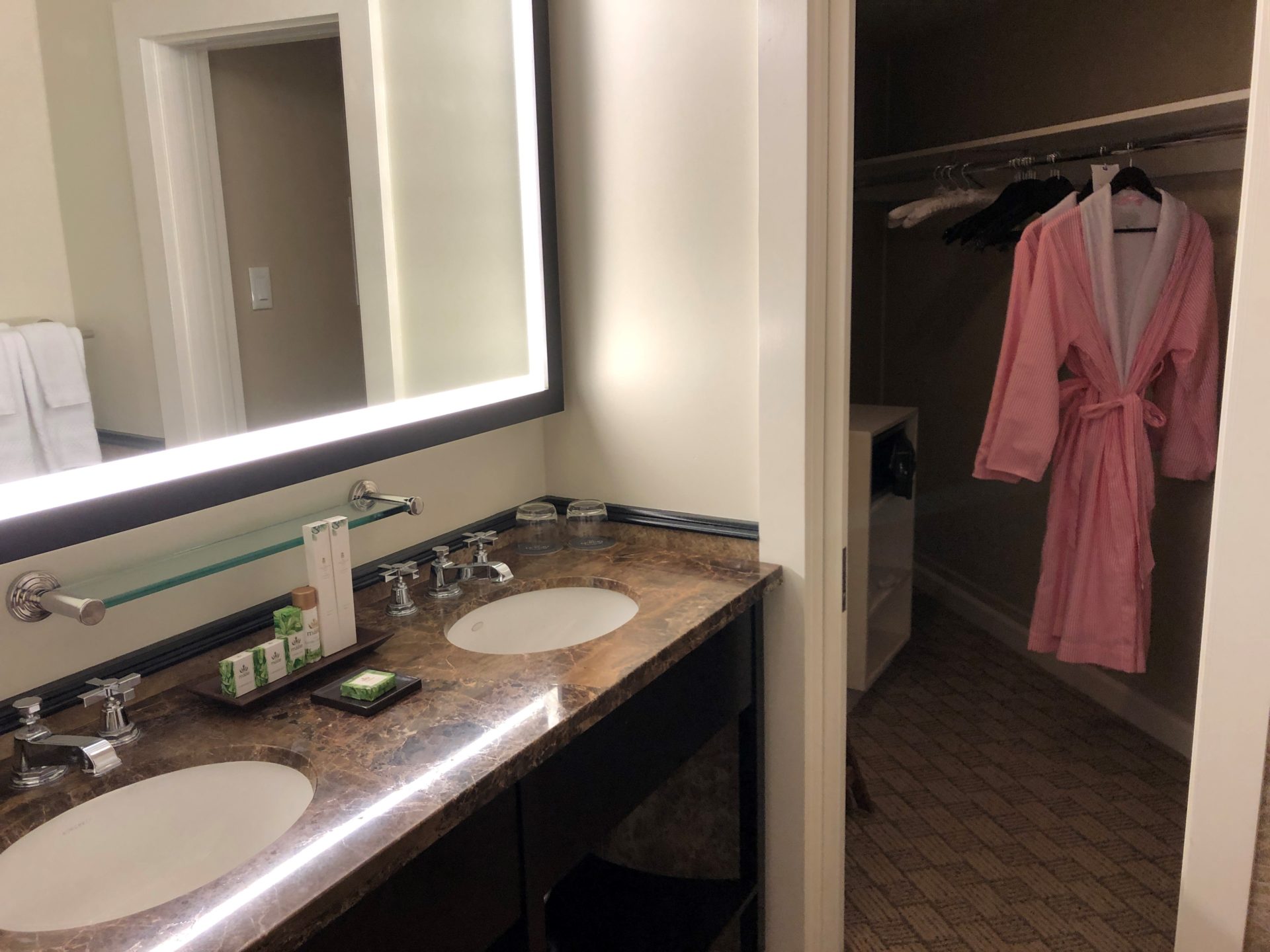 パウダールーム